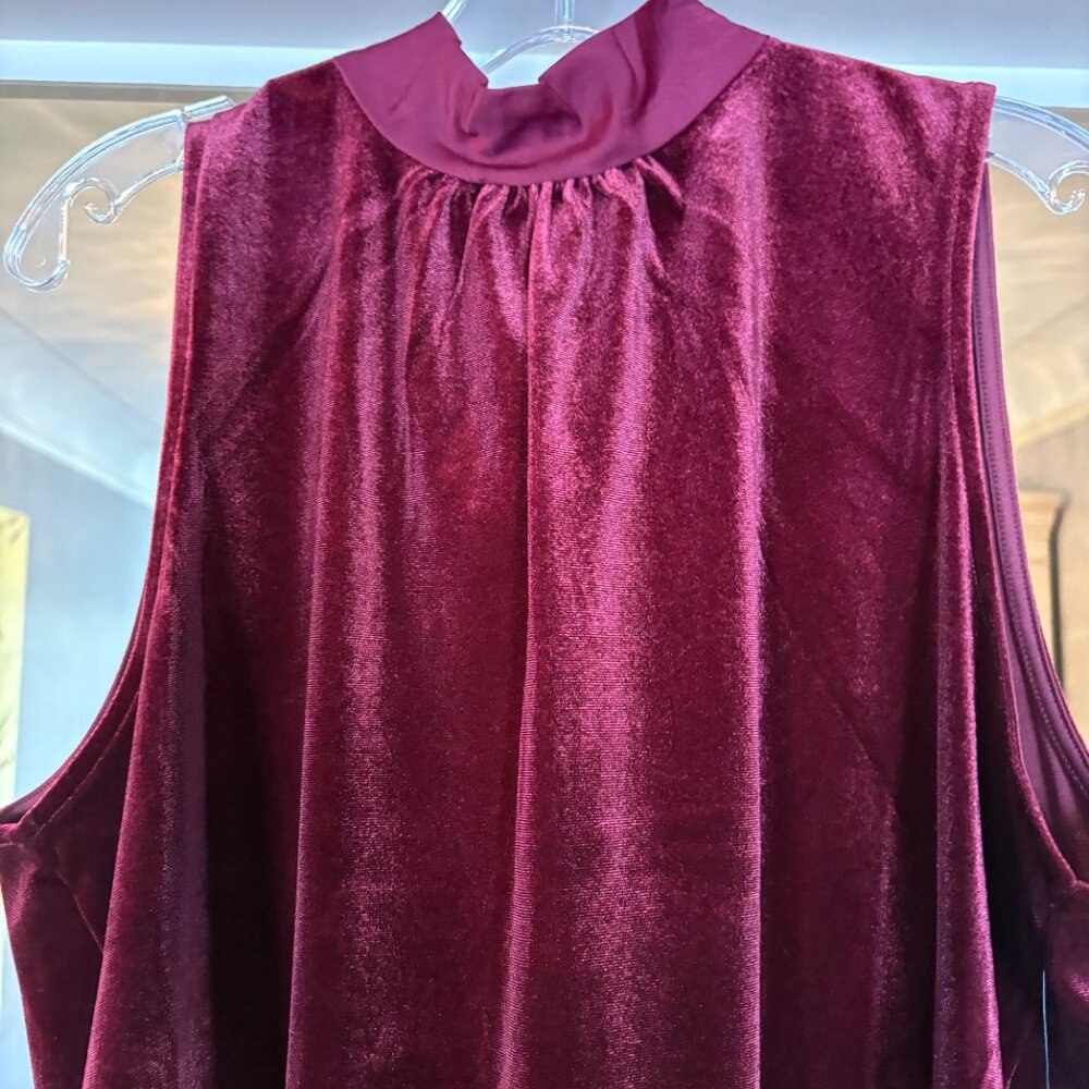 NWT Karl Lagerfeld Burgundy Sleeveless Top. Size Large